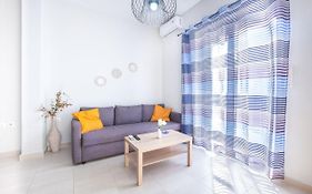 Bright Apartment In Piraeus